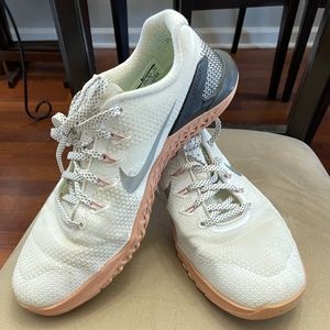 Nike Women's Metcon 4 White/Metallic Silver